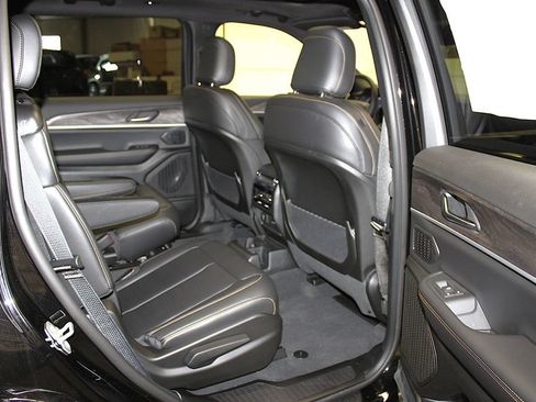 New 2026 Jeep Grand Cherokee L Limited AWD/4WD image 36