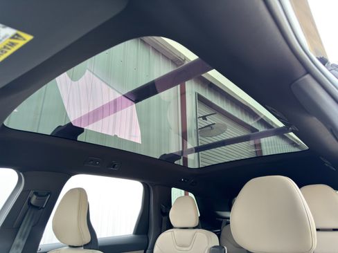 Used 2025 Volvo EX90 Ultra image 12