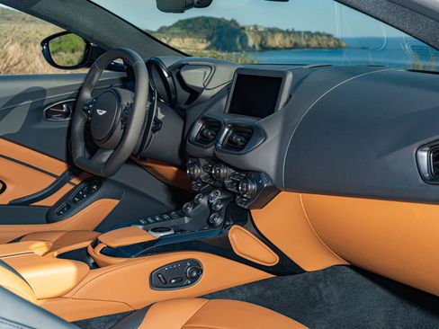 Used 2023 Aston Martin V8 Vantage Roadster image 16