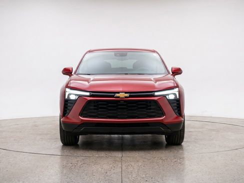 Used 2025 Chevrolet Blazer LT FWD image 2