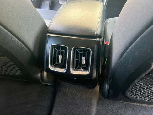 Used 2025 Kia Sorento LX FWD image 18