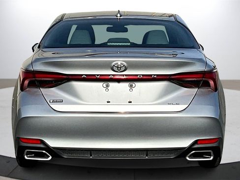 Used 2019 Toyota Avalon XLE image 7