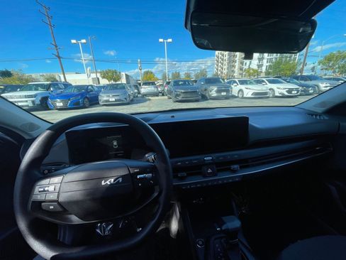 Used 2025 Kia K4 LXS image 36