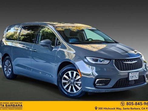 Used 2022 Chrysler Pacifica Touring-L image 1
