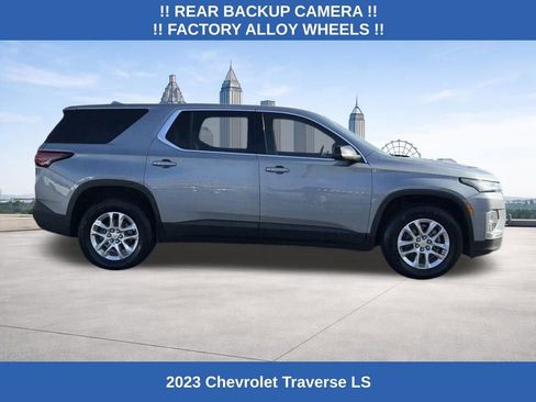 Used 2023 Chevrolet Traverse LS image 6