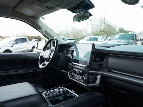 Used 2024 Ford Expedition Max XLT image 34