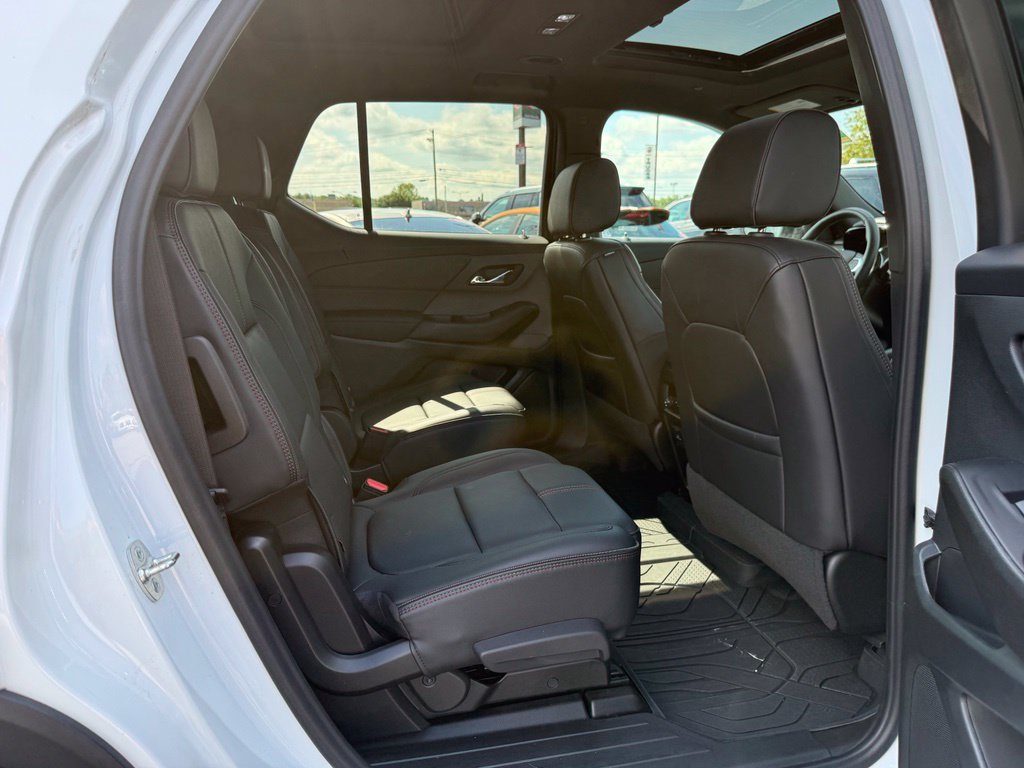 Used 2023 Chevrolet Traverse RS w/ LPO, Floor Liner Package AWD/4WD image 9
