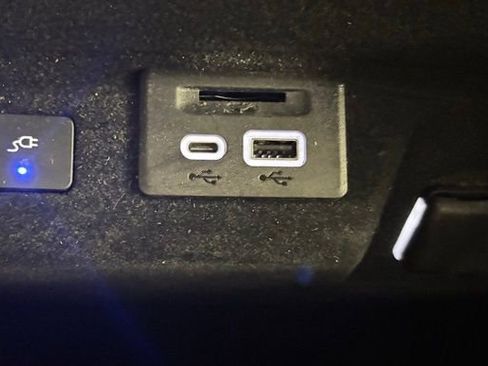 Used 2022 Cadillac Escalade Premium Luxury Platinum image 36