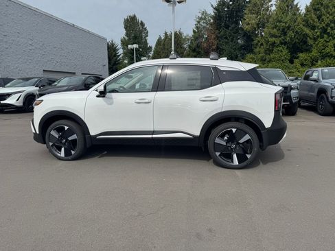 New 2025 Nissan Kicks SR image 8