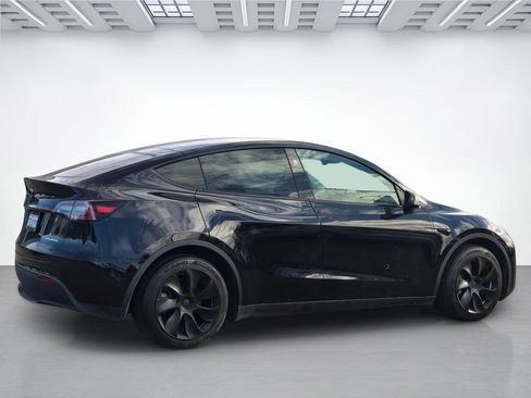 Used 2024 Tesla Model Y Long Range AWD/4WD image 3
