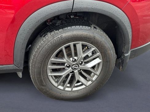 Used 2025 Nissan Rogue S image 3