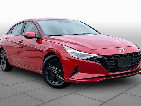 Used 2022 Hyundai Elantra SEL w/ Convenience Package FWD image 3