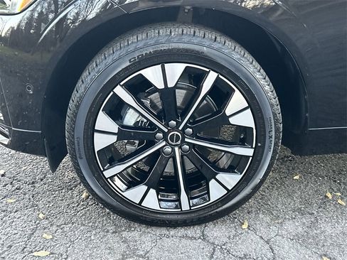 New 2026 Volvo XC60 B5 Ultra w/ Protection Package Premier image 4