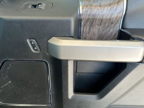 Used 2019 Ford F250 Lariat w/ Lariat Value Package AWD/4WD image 18