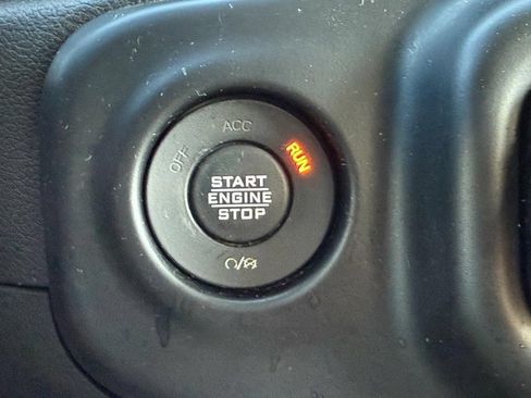 Used 2022 Jeep Wrangler Unlimited Rubicon 4xe w/ Cold Weather Group AWD/4WD image 18