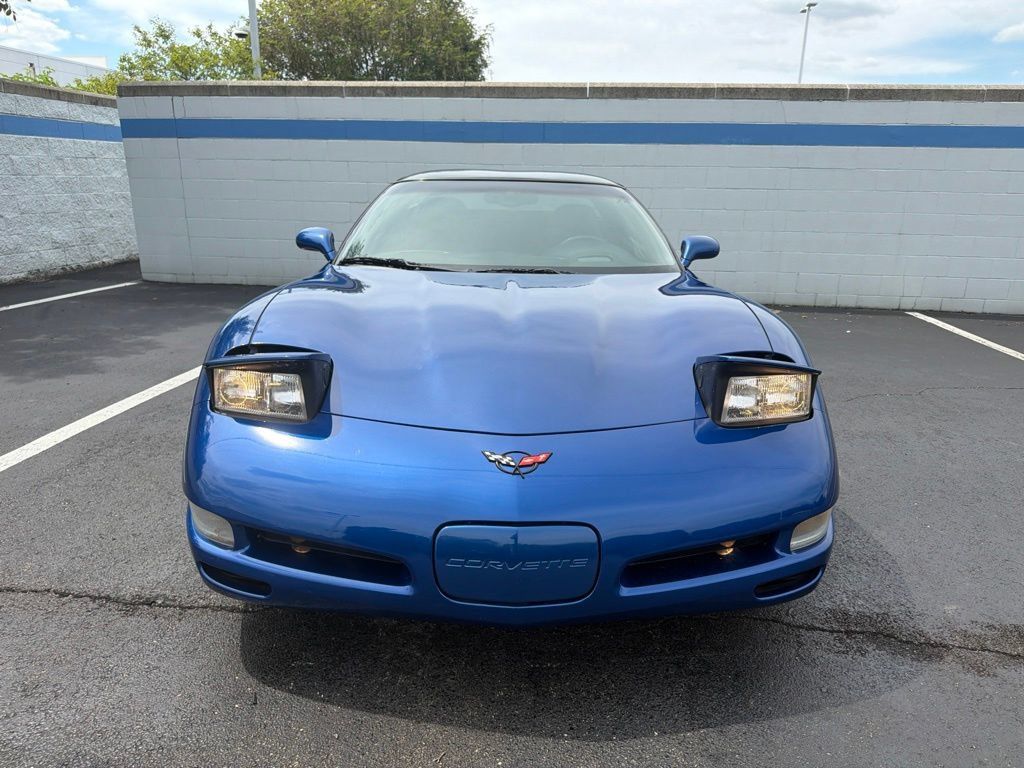 Used 2002 Chevrolet Corvette Coupe w/ Preferred Equipment Group2 RWD image 8