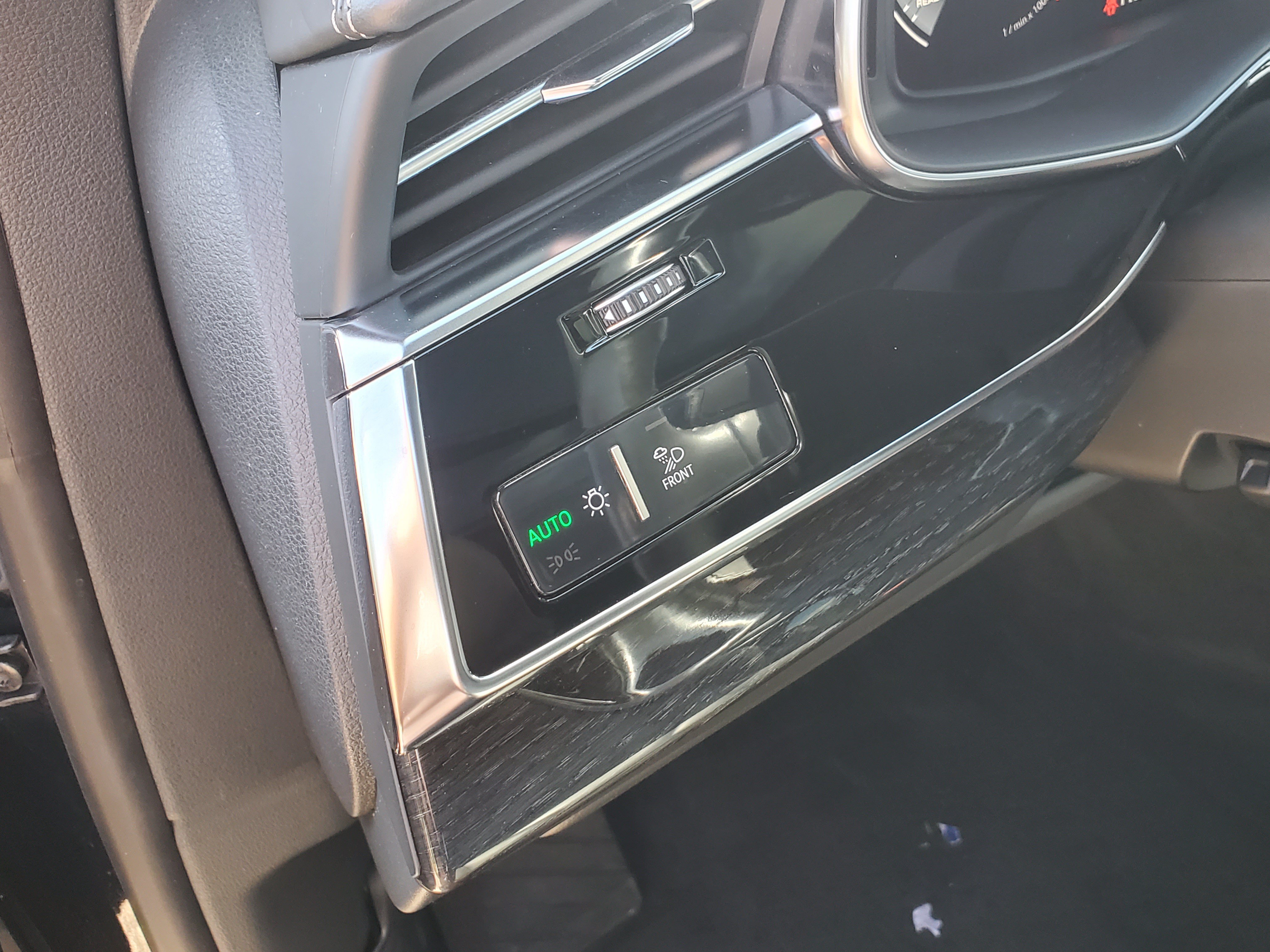 Used 2019 Audi Q8 Prestige w/ Towing Package AWD/4WD image 12