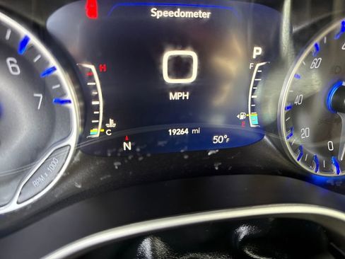 Used 2024 Chrysler Pacifica Touring-L image 19