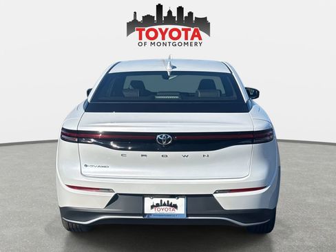 Used 2026 Toyota Crown XLE image 4