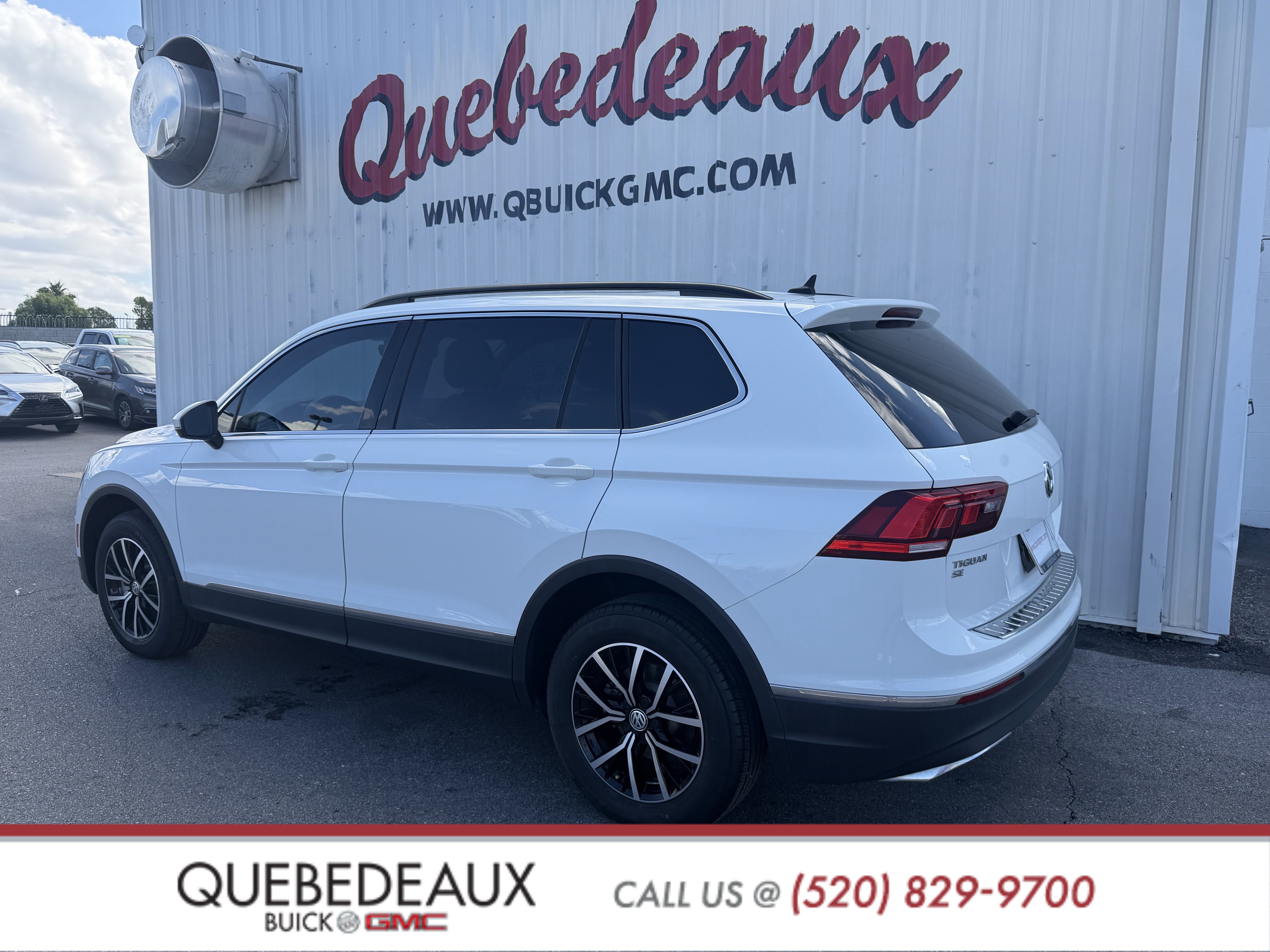 Used 2021 Volkswagen Tiguan SE w/ Panoramic Sunroof Package FWD image 14