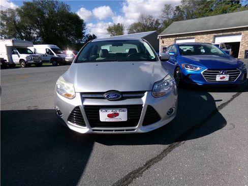 Used 2012 Ford Focus SEL w/ SEL/Titanium Winter Pkg image 2