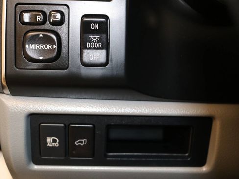 Used 2020 Toyota Sequoia Platinum image 66