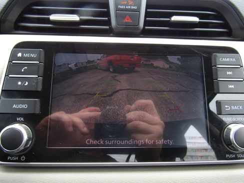 Used 2021 Nissan Versa SV image 13