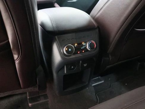 Used 2026 Ford Explorer Platinum AWD/4WD image 35