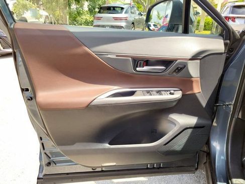 Used 2023 Toyota Venza Limited AWD/4WD image 17