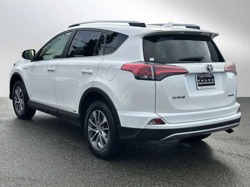 Used 2018 Toyota RAV4 LE image 5