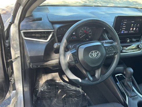 Used 2025 Toyota Corolla LE FWD image 32