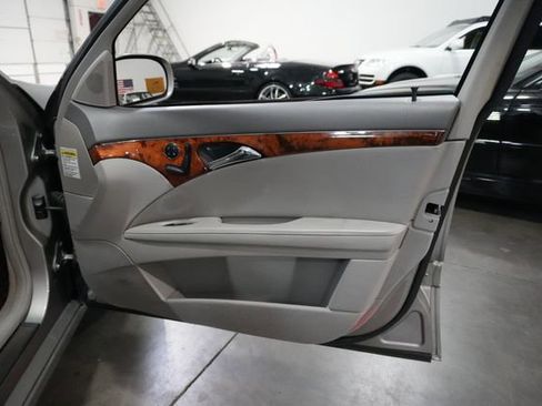 Used 2004 Mercedes-Benz E 320 Sedan image 27