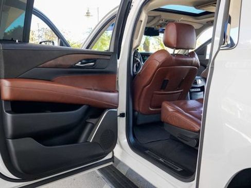 Used 2019 Cadillac Escalade ESV Premium Luxury RWD image 57