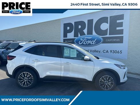 Used 2023 Ford Escape SE image 1