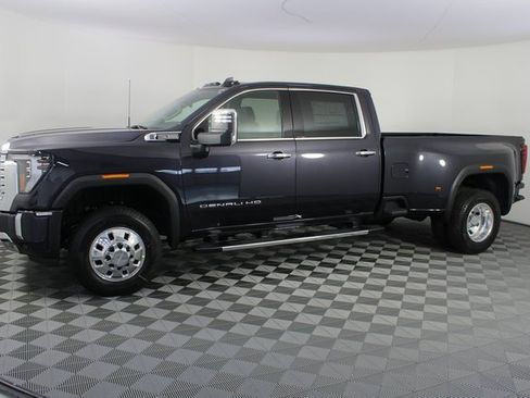 New 2026 GMC Sierra 3500 Denali w/ Denali Reserve Package image 2