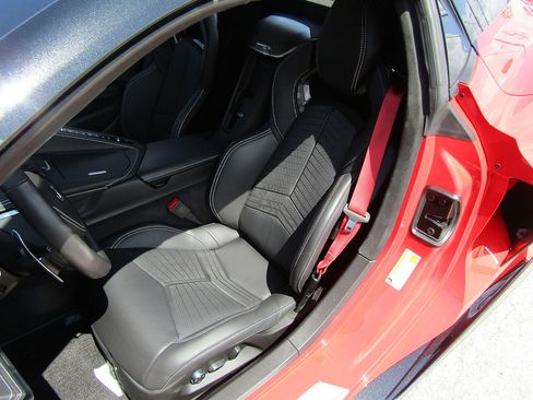 Used 2023 Chevrolet Corvette Stingray Premium Conv w/ Z51 Performance Package RWD image 9