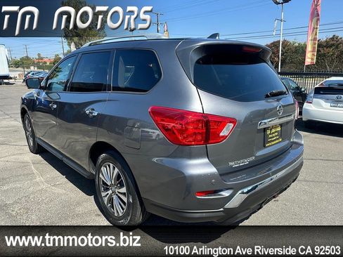 Used 2019 Nissan Pathfinder SL FWD image 4