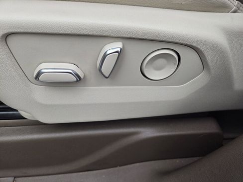 Used 2022 GMC Yukon Denali w/ Denali Premium Package AWD/4WD image 23