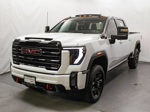 Used 2024 GMC Sierra 2500 AT4 w/ AT4 Preferred Package AWD/4WD image 5
