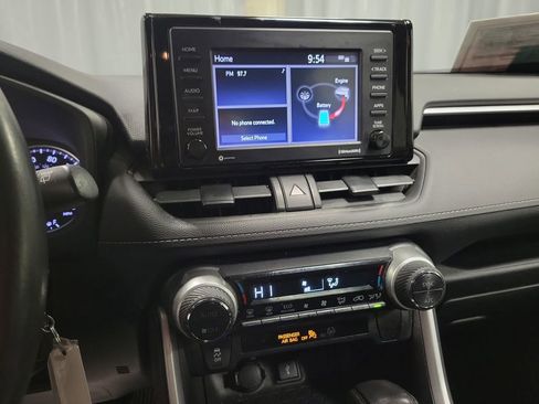 Used 2021 Toyota RAV4 LE image 14