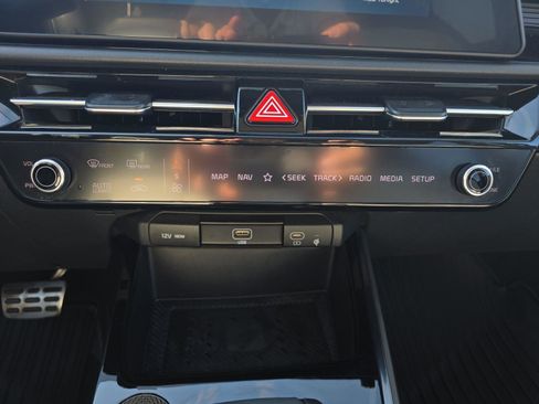 Used 2023 Kia Niro SX Touring FWD image 21