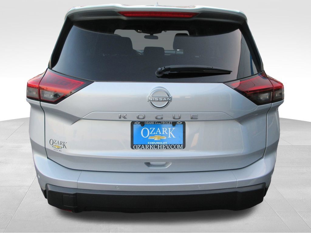 Used 2025 Nissan Rogue SV FWD image 4