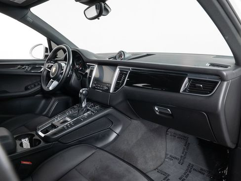 Used 2018 Porsche Macan image 26