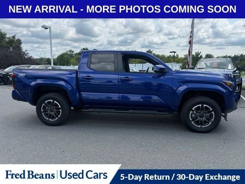 Used 2024 Toyota Tacoma TRD Sport w/ TRD Sport Upgrade Package AWD/4WD image 9