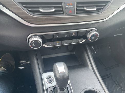 Used 2025 Nissan Altima 2.5 SV image 19