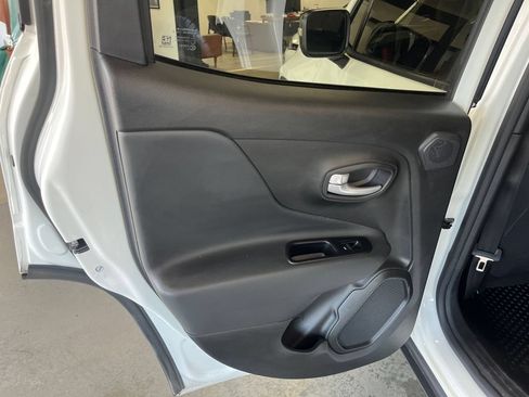 Used 2023 Jeep Renegade Altitude w/ Sun/Sound Group AWD/4WD image 38