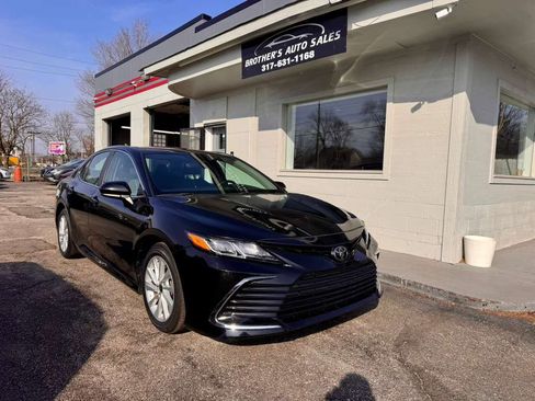 Used 2022 Toyota Camry LE image 7