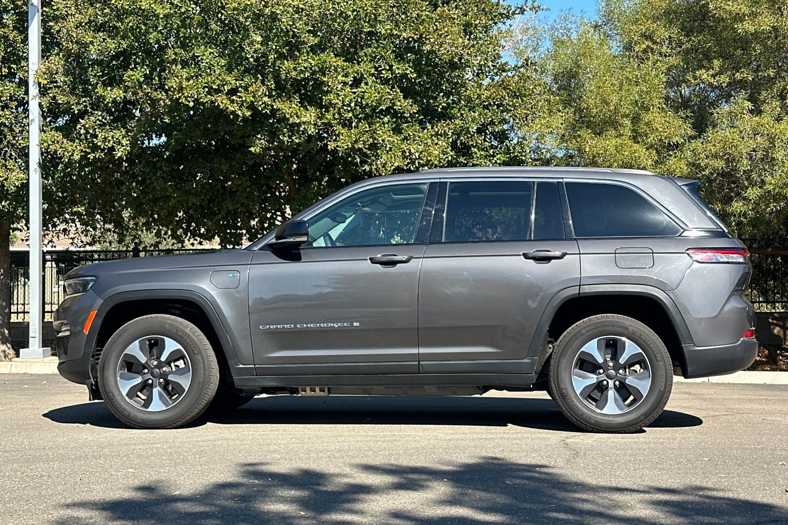 Used 2024 Jeep Grand Cherokee Limited 4xe AWD/4WD image 7