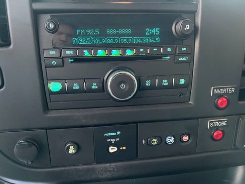 Used 2015 Chevrolet Express 2500 RWD image 32
