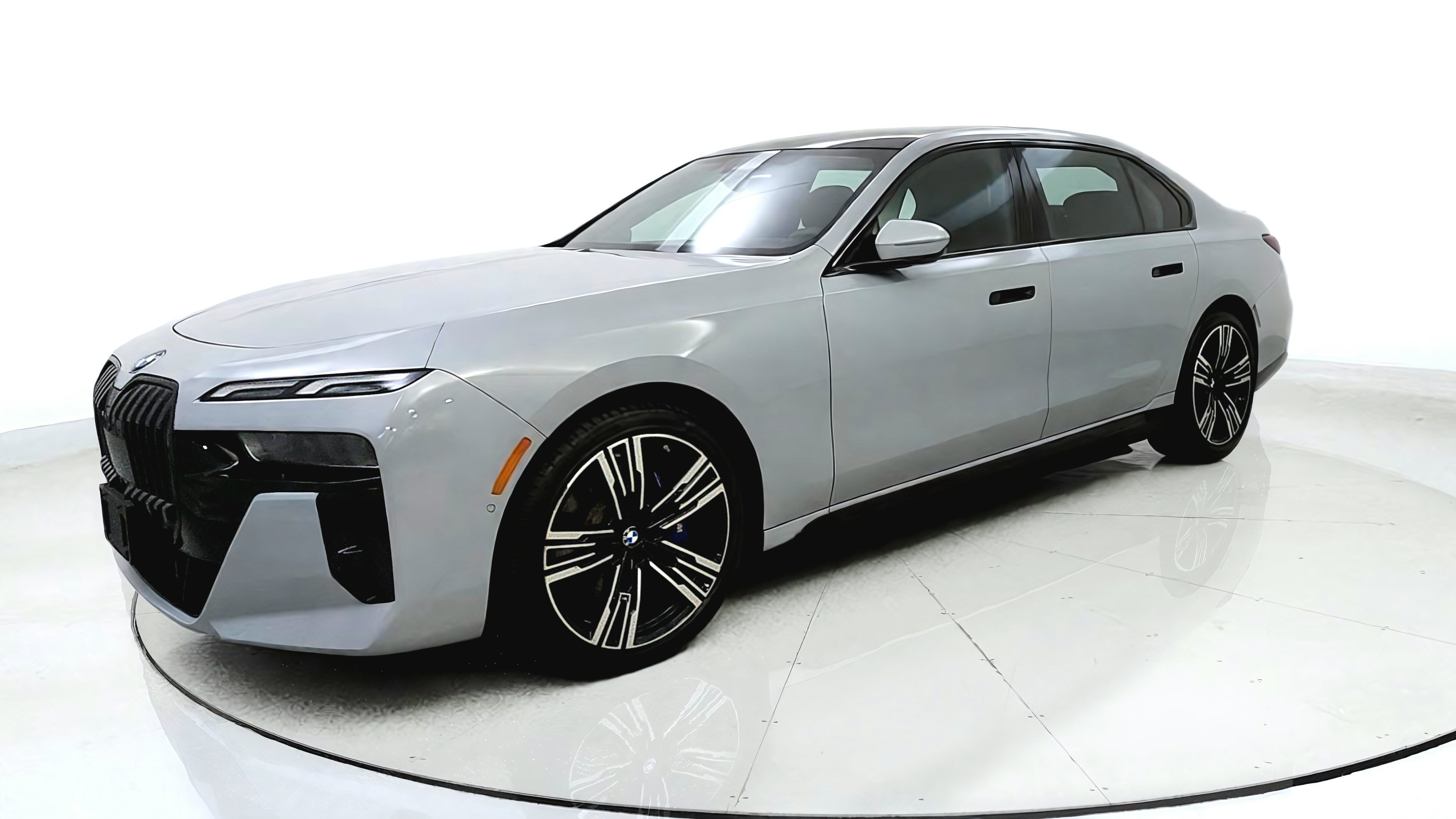 Used 2023 BMW i7 xDrive60 w/ Parking Assistance Package AWD/4WD image 3